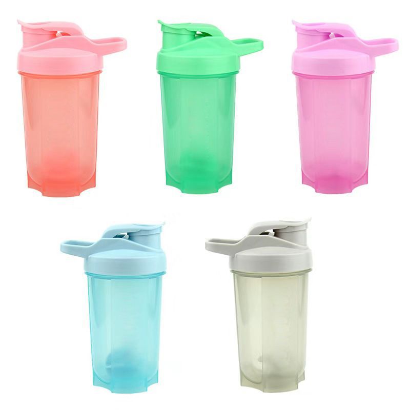 Kolorowa butelka typu shaker unisex z kulką mieszającą