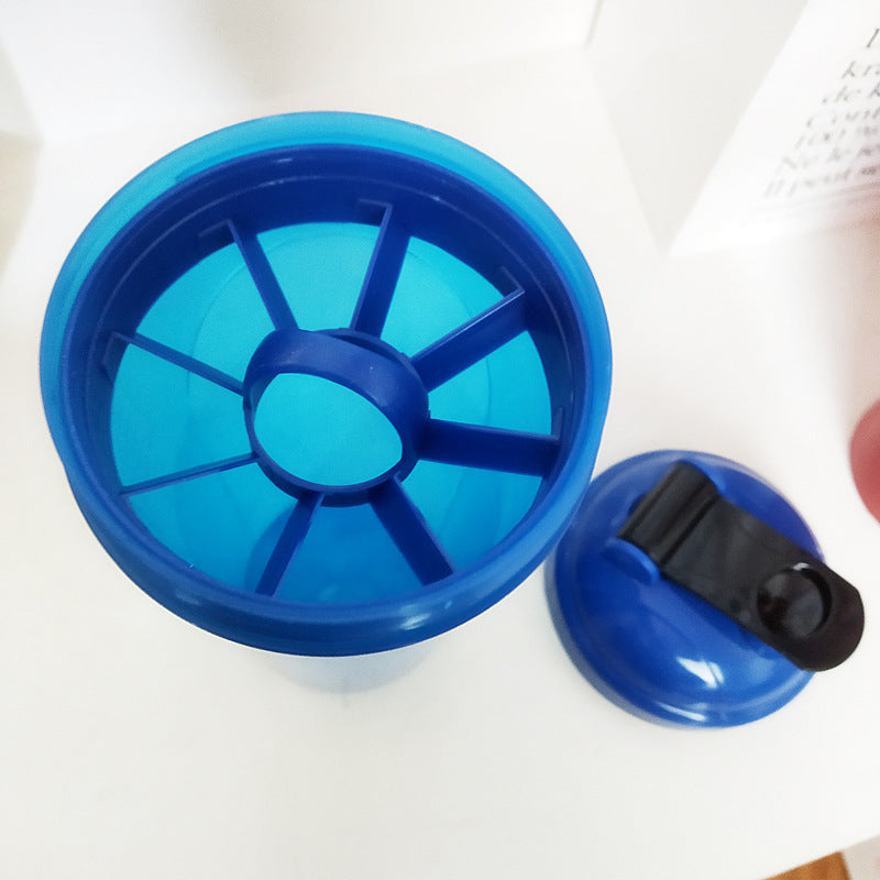 Butelka typu shaker unisex o ponadczasowym designie z praktycznym otworem do nalewania
