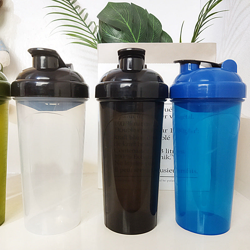 Butelka typu shaker unisex o ponadczasowym designie z praktycznym otworem do nalewania