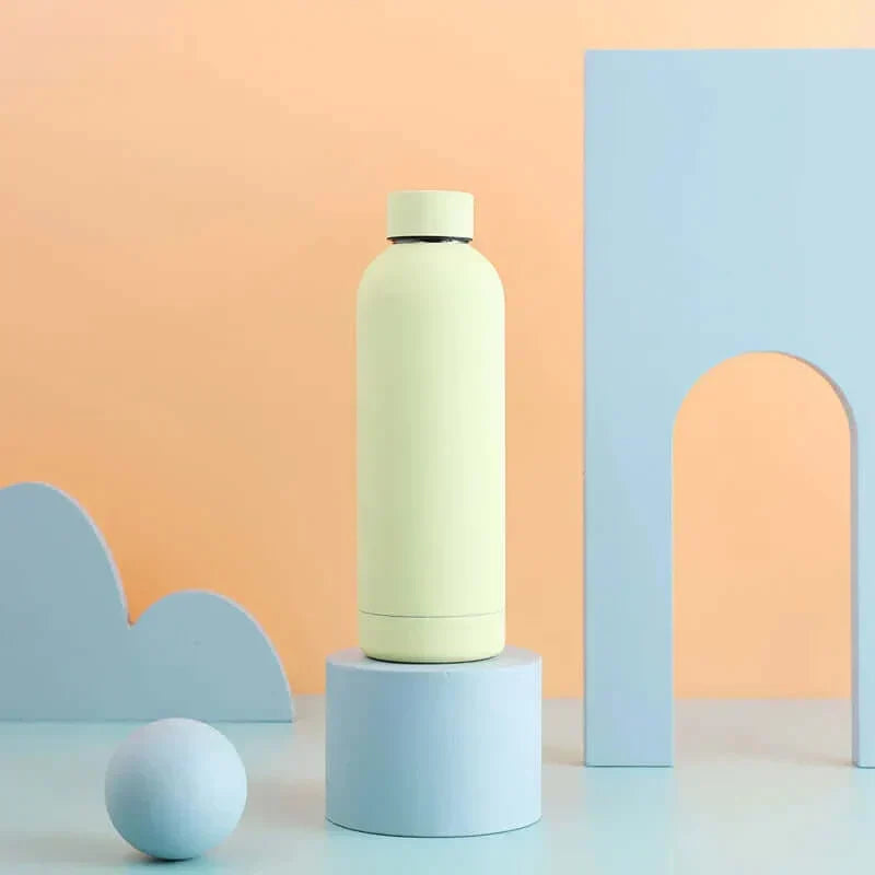 Kolorowa butelka termosowa o pojemności 500ml