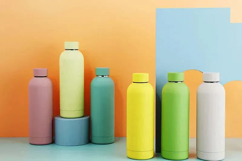 Kolorowa butelka termosowa o pojemności 500ml